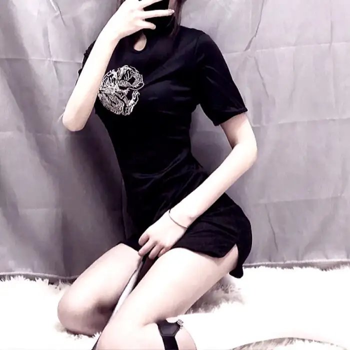 背后的她,眼前的我